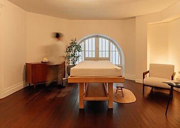 Aline De Lima massages bien-être et soins esthétiques image 2 Bordeaux Massage Therapy Aline De Lima massages bien-être et soins esthétiques image 2