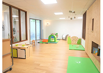 Meilleures Écoles Maternelles à Nantes Crèche Nantes - people & baby image 1