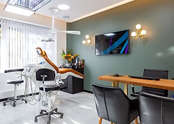 Dr. Ralph Badaoui - LA SMILE CLINIC image 3 Paris Dentists Dr. Ralph Badaoui - LA SMILE CLINIC image 3