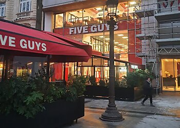 Five Guys Champs-Élysées image 2 Paris Fast Food Restaurants Five Guys Champs-Élysées image 2