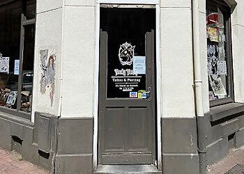 Freaky Family Tattoo Piercing image 2 Lille Tattoo Shops Freaky Family Tattoo Piercing image 2