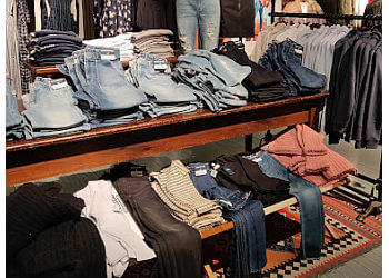 Hollister Co. image 2 Meilleurs Magasins De Vêtements à Lille Hollister Co. image 2