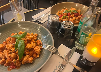 Paris Italian Restaurants La Perla image 1