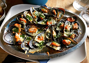 Bordeaux Seafood Restaurants Les Moules du Cabanon image 1