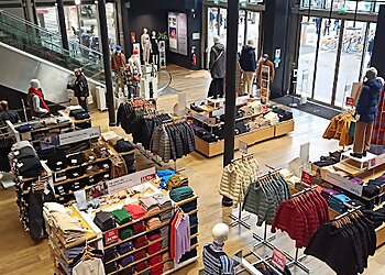 UNIQLO MONTPELLIER image 3 Meilleurs Magasins De Vêtements à Montpellier UNIQLO MONTPELLIER image 3