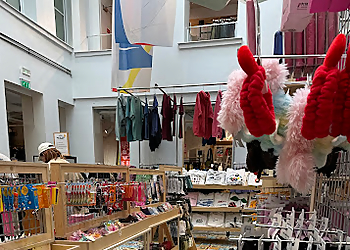 Urban Outfitters image 3 Meilleurs Magasins De Vêtements à Paris Urban Outfitters image 3